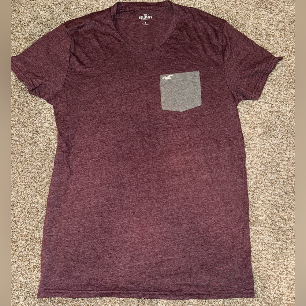 Hollister Men’s Maroon V-Neck Pocket T-Shirt Size Small